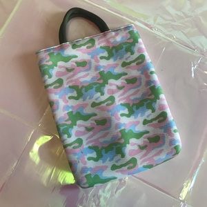 UO pastel army print mesh bag 🍬